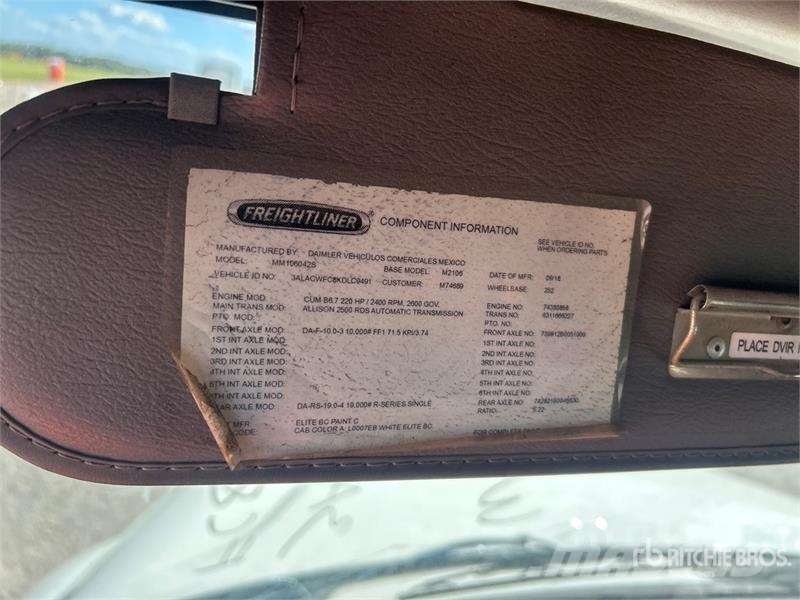 Freightliner M2 106 4x2 Van Truck Samochody ciężarowe ze skrzynią zamkniętą