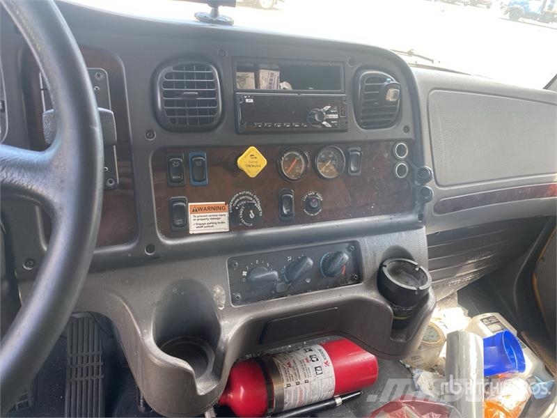 Freightliner M2 106 4x2 Van Truck Каросерии