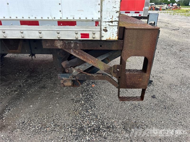 Freightliner M2 106 4x2 Van Truck شاحنات ذات هيكل صندوقي
