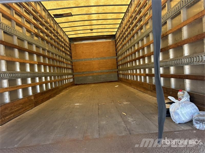 Freightliner M2 106 4x2 Van Truck Грузовики-Фургоны