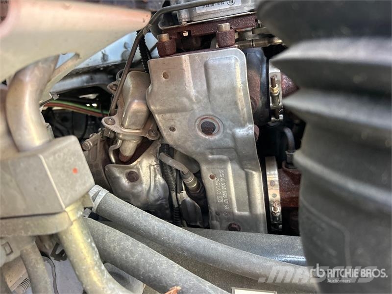 Freightliner M2 106 4x2 Van Truck Camiones con caja de remolque