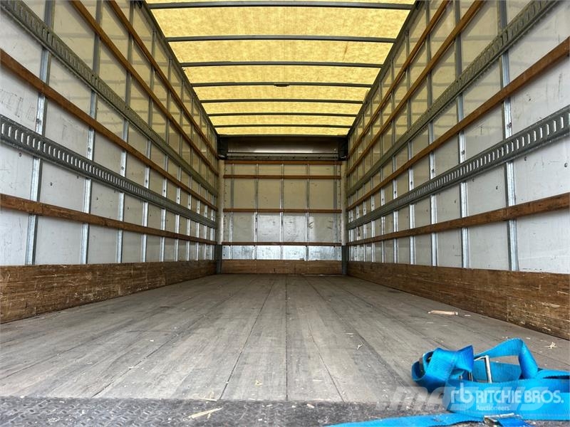 Freightliner M2 106 4x2 Van Truck شاحنات ذات هيكل صندوقي