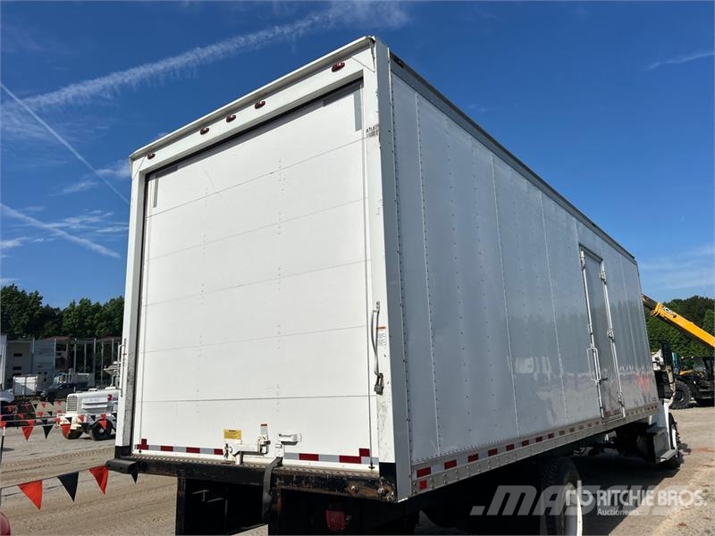 Freightliner M2 106 4x2 Van Truck Camiones con caja de remolque
