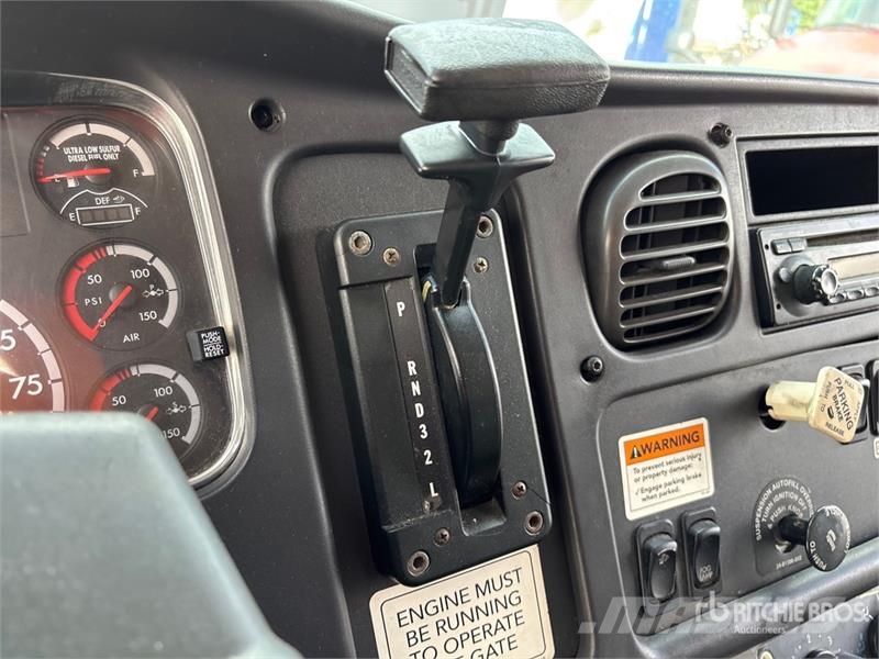 Freightliner M2 106 4x2 Van Truck (Inoperable) 貨箱式卡車