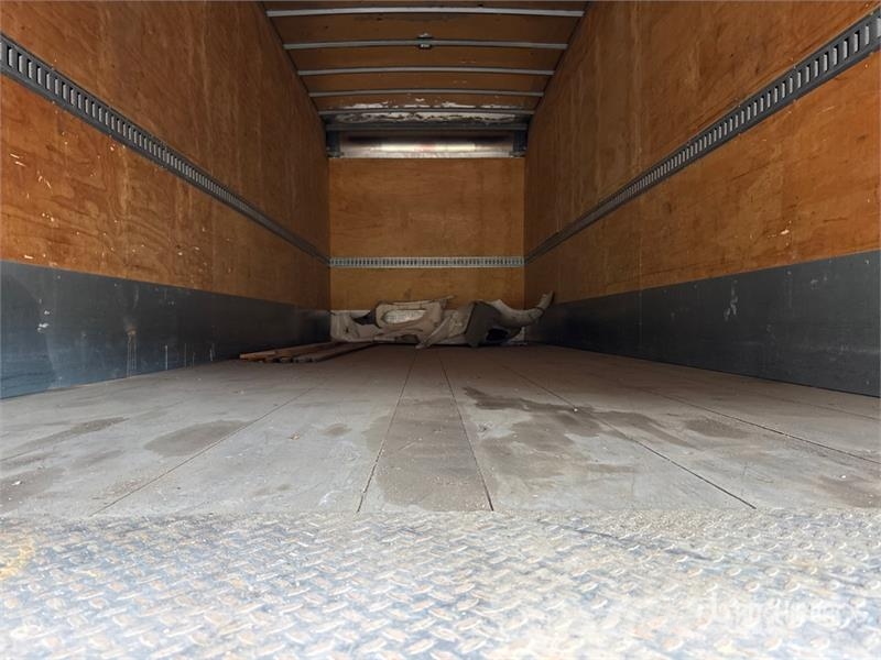 Freightliner M2 106 4x2 Cargo Van Truck Sunkvežimiai su dengtu kėbulu