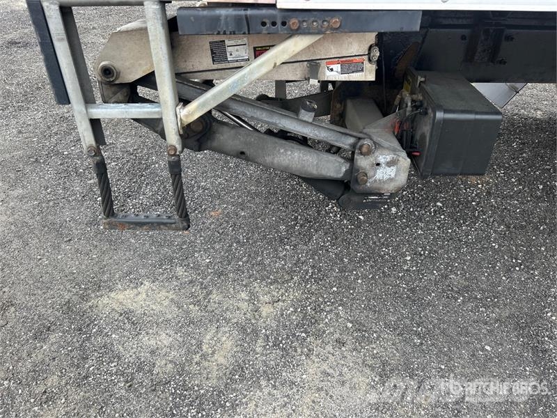 Freightliner M2 106 4x2 Van Truck شاحنات ذات هيكل صندوقي