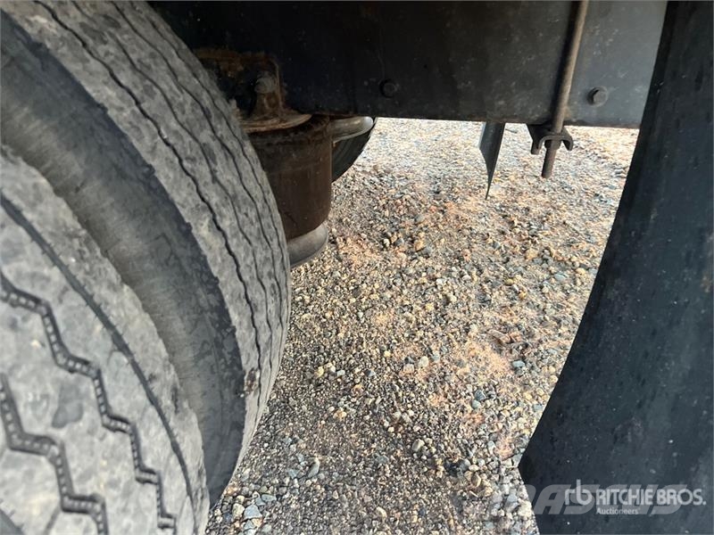 Freightliner M2 106 4x2 Van Truck شاحنات ذات هيكل صندوقي