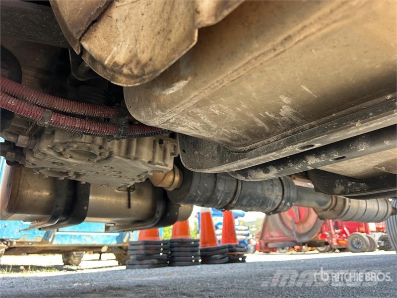 Freightliner M2 106 4x2 Van Truck Грузовики-Фургоны