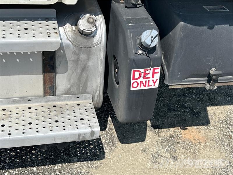 Freightliner M2 106 4x2 Van Truck Box trucks