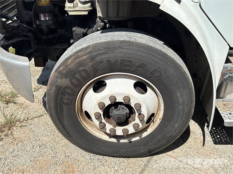 Freightliner M2 106 4x2 Van Truck Dobozos teherautók