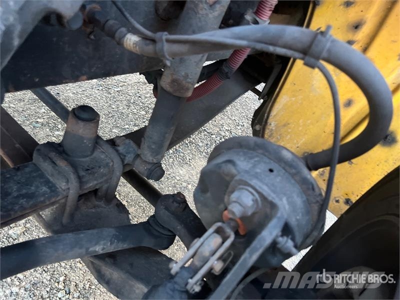 Freightliner M2 106 4x2 Van Truck شاحنات ذات هيكل صندوقي