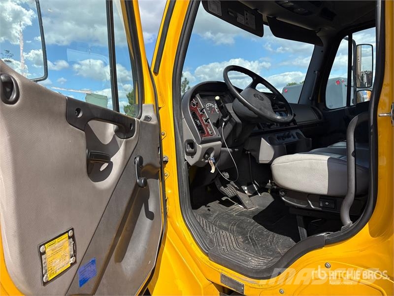 Freightliner M2 106 4x2 Van Truck ボックスボディー、ウイング、箱車