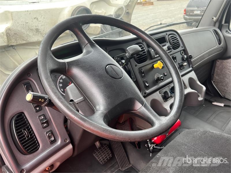 Freightliner M2 106 4x2 Van Truck Box body trucks