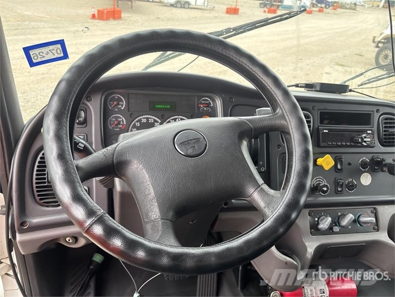 Freightliner M2 106 4x2 Van Truck (Inoperable) Skåpbilar