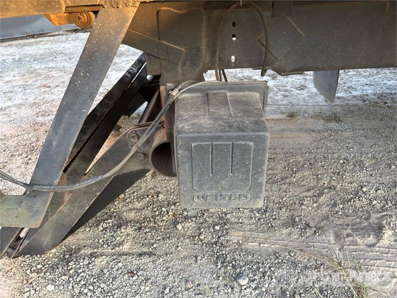 Freightliner M2 106 4x2 Van Truck (Inoperable) Autocamioane