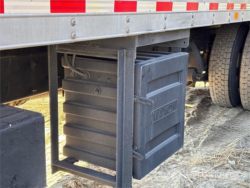 Freightliner M2 106 4x2 Van Truck Camiones con caja de remolque