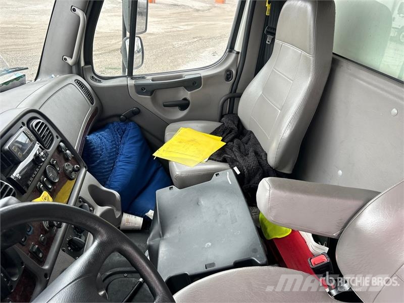 Freightliner M2 106 4x2 Van Truck Kastenaufbau