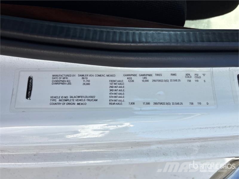 Freightliner M2 106 4x2 Van Truck Camiones con caja de remolque