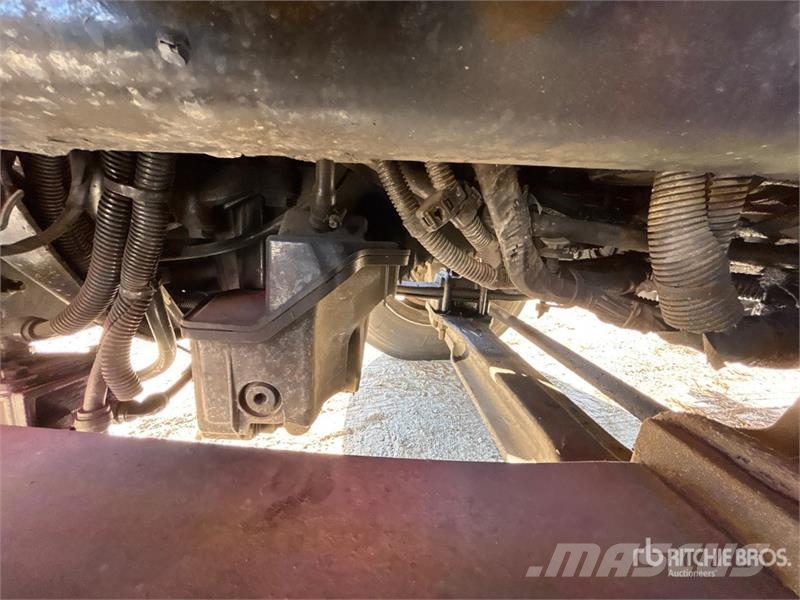 Freightliner M2 106 4x2 Van Truck Camiones con caja de remolque