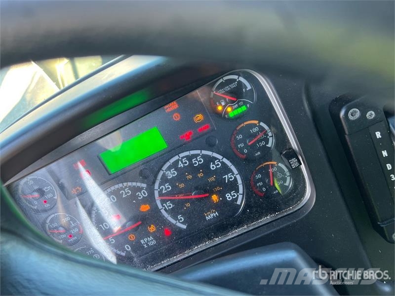 Freightliner M2 106 4x2 Van Truck Box trucks