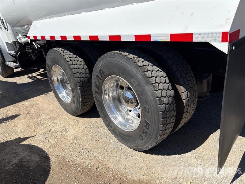 Freightliner M2 106 6x4 Water Truck Kamioni za vodu