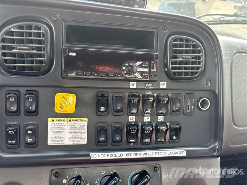 Freightliner M2 106 6x4 Water Truck Ūdens mašīnas