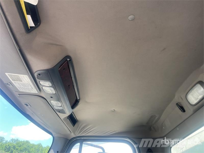 Freightliner M2 106 Van Truck (Inoperable) 탑차 트럭