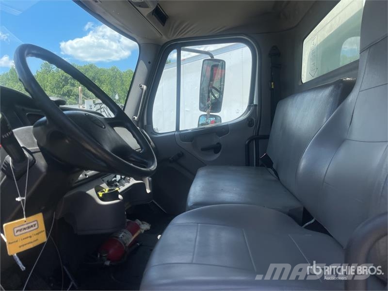 Freightliner M2 106 Van Truck (Inoperable) 탑차 트럭