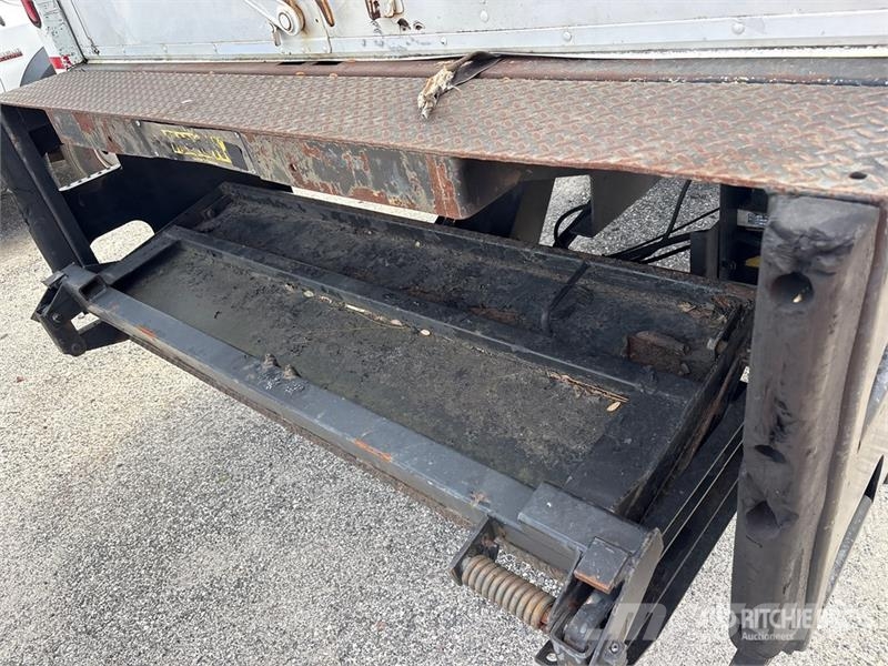 Freightliner M2 106 Van Truck Tovornjaki zabojniki