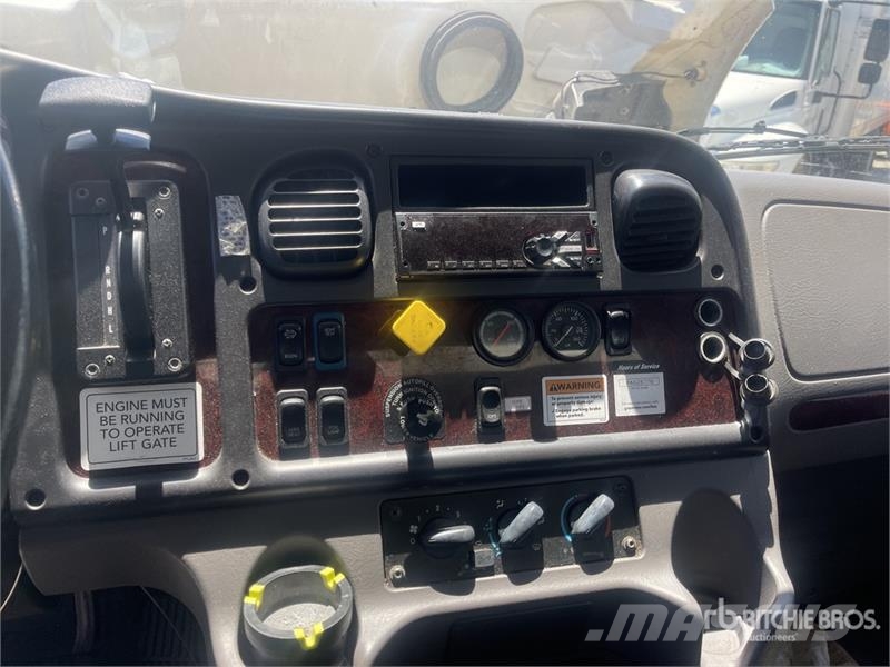 Freightliner M2 106 Van Truck (Inoperable) 탑차 트럭
