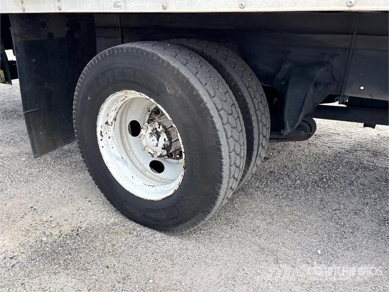 Freightliner M2 106 Van Truck Tovornjaki zabojniki