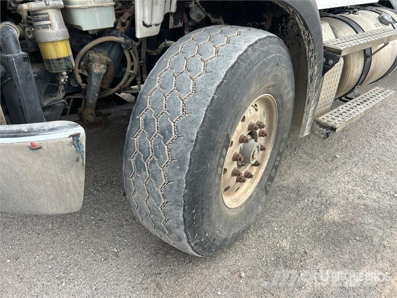 Freightliner M2 112 Teherautóra szerelt emelők és állványok