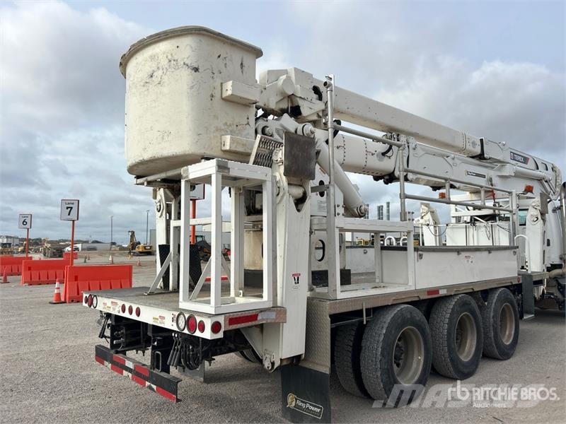 Freightliner M2 112 Teherautóra szerelt emelők és állványok