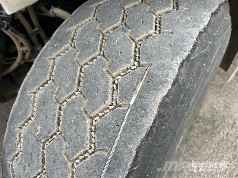 Freightliner M2 112 Teherautóra szerelt emelők és állványok