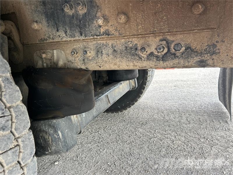 Freightliner M2 112 Teherautóra szerelt emelők és állványok