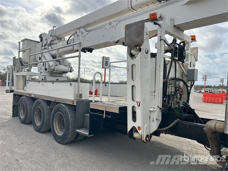 Freightliner M2 112 Teherautóra szerelt emelők és állványok