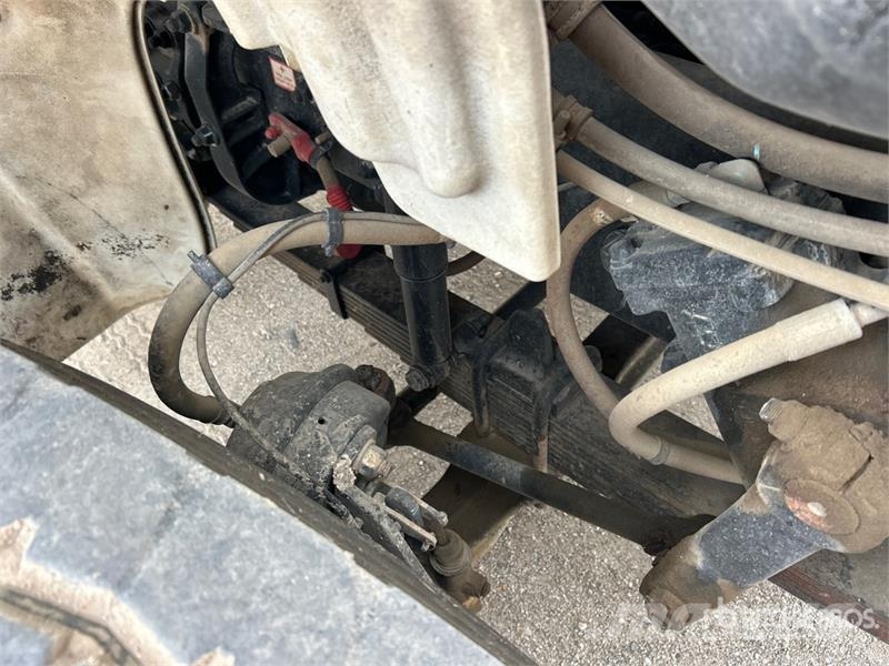 Freightliner M2 112 Teherautóra szerelt emelők és állványok