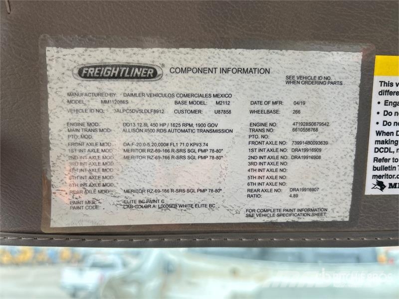 Freightliner M2 112 Teherautóra szerelt emelők és állványok