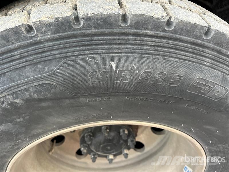 Freightliner M2 112 Teherautóra szerelt emelők és állványok