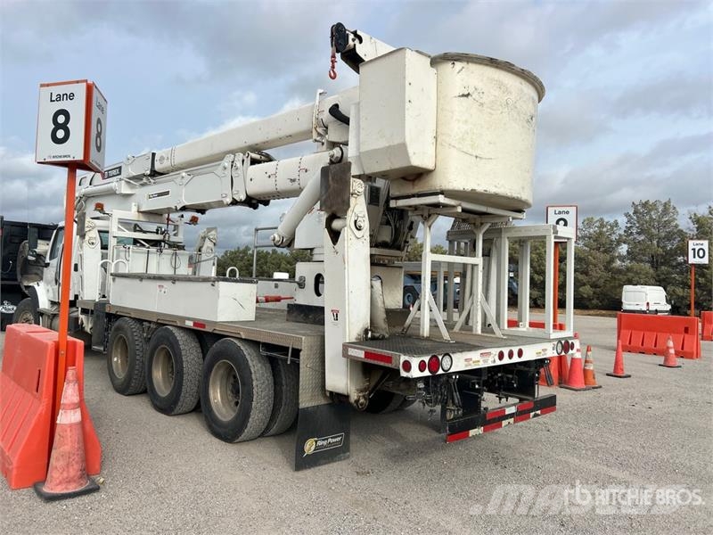 Freightliner M2 112 Teherautóra szerelt emelők és állványok