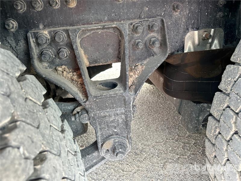 Freightliner M2 112 Teherautóra szerelt emelők és állványok