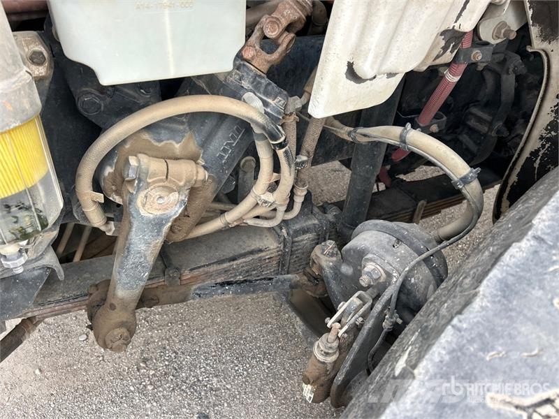 Freightliner M2 112 Teherautóra szerelt emelők és állványok