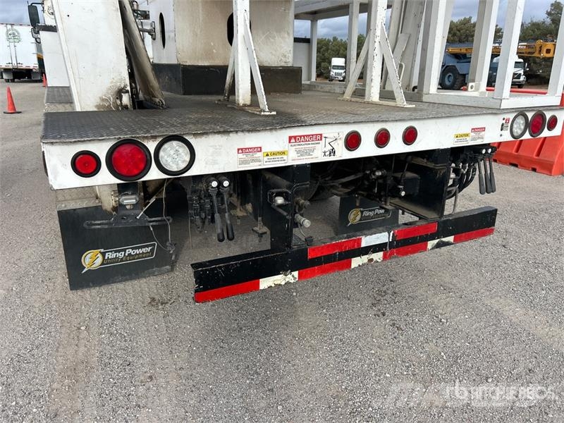 Freightliner M2 112 Teherautóra szerelt emelők és állványok