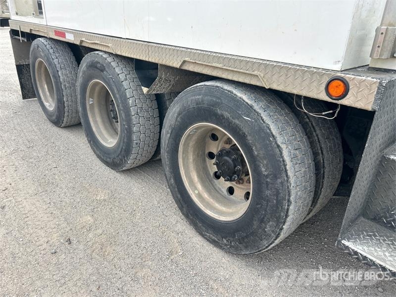 Freightliner M2 112 Teherautóra szerelt emelők és állványok