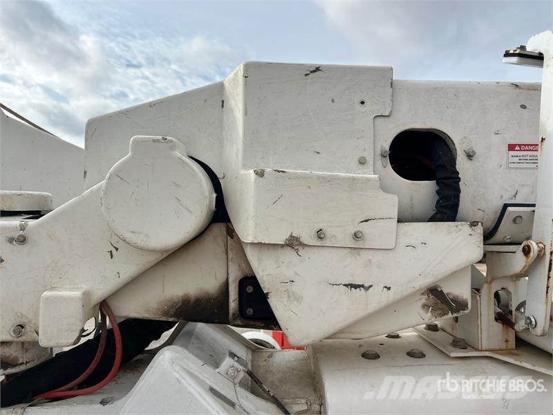 Freightliner M2 112 Teherautóra szerelt emelők és állványok