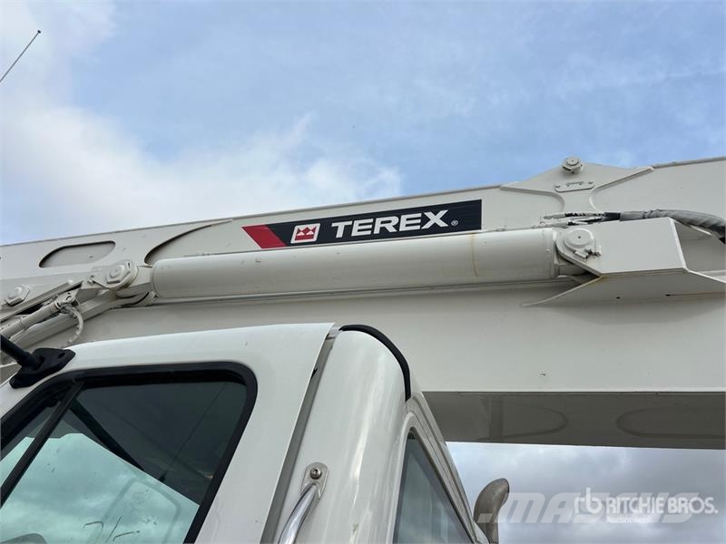Freightliner M2 112 Teherautóra szerelt emelők és állványok
