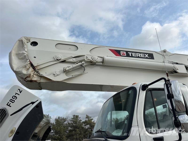 Freightliner M2 112 Teherautóra szerelt emelők és állványok