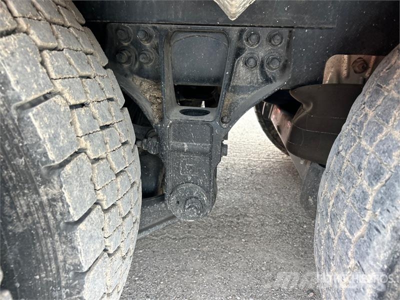 Freightliner M2 112 Teherautóra szerelt emelők és állványok