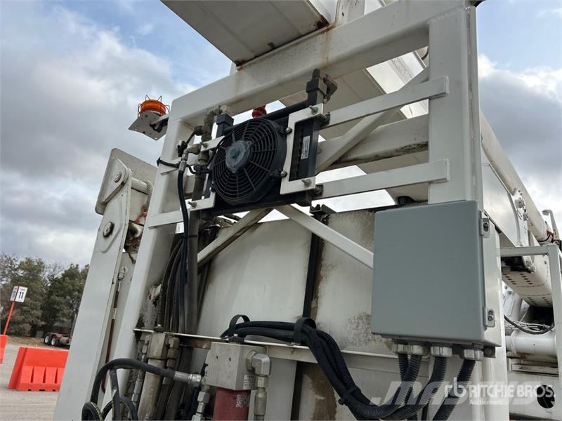 Freightliner M2 112 Teherautóra szerelt emelők és állványok