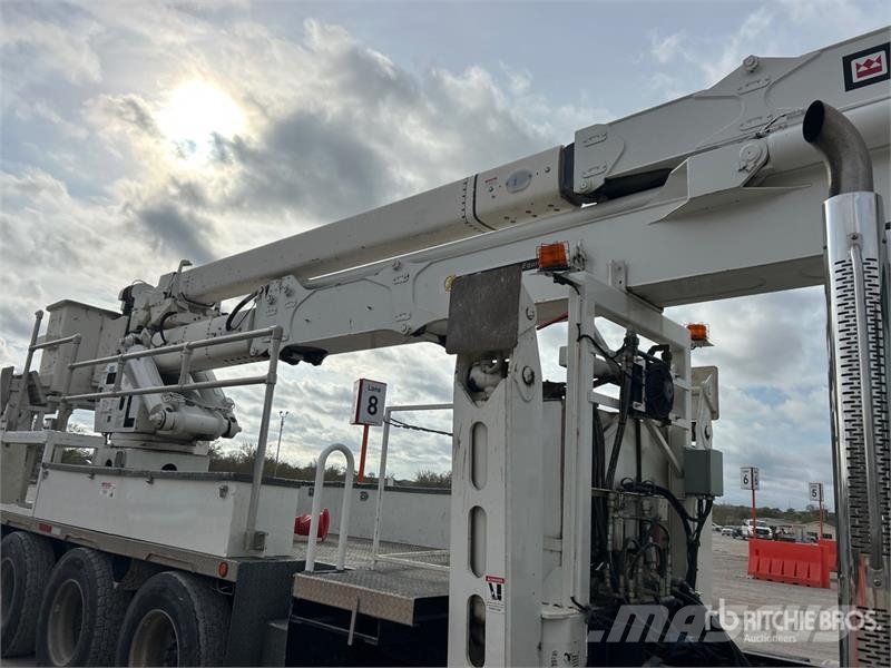 Freightliner M2 112 Teherautóra szerelt emelők és állványok